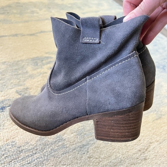 SUEDE CARLOS SANTANA GRAY SLOUCH BLOCK HEEL ANKLE BOOTIES SIZE 8 - Picture 6 of 7